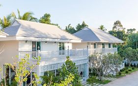 Moeimanee Resort